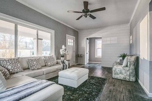 Unclassified image, 2 of 80, button