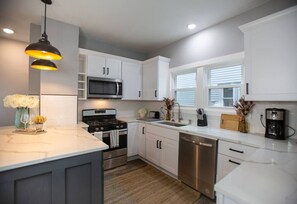 Unclassified image, 5 of 80, button