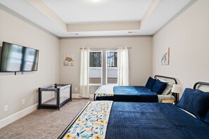 4 bedrooms, iron/ironing board, free WiFi, bed sheets