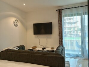 1 bedroom, iron/ironing board, free WiFi, bed sheets - Exquisite newly built executive suite, 10 minutes from the airport. (Accra)