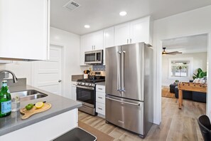 Fridge, oven, stovetop, dishwasher