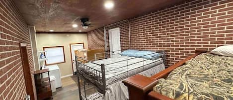 4 bedrooms, free WiFi, bed sheets