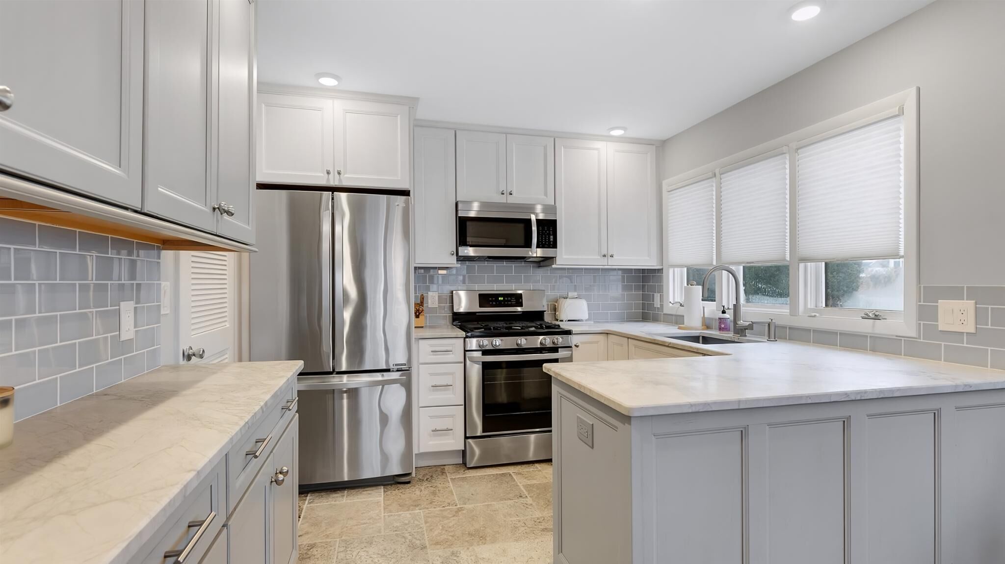 Fridge, oven, dishwasher, coffee/tea maker