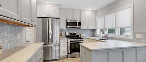 Fridge, oven, dishwasher, coffee/tea maker