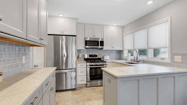 Fridge, oven, dishwasher, coffee/tea maker