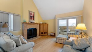 Living area - Bayside Townhome in Diamond Beach! (Wildwood Crest)