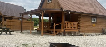 Yellow Banks Log Cabin With Waterfront Views