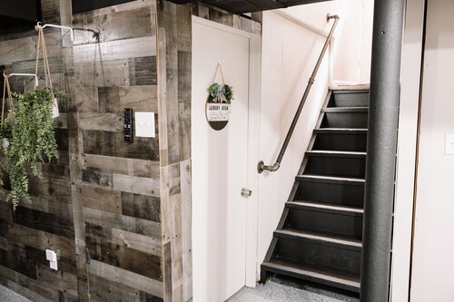 Cozy 3 bedroom Bungalow near Great Lakes Crossing & Pine Knob