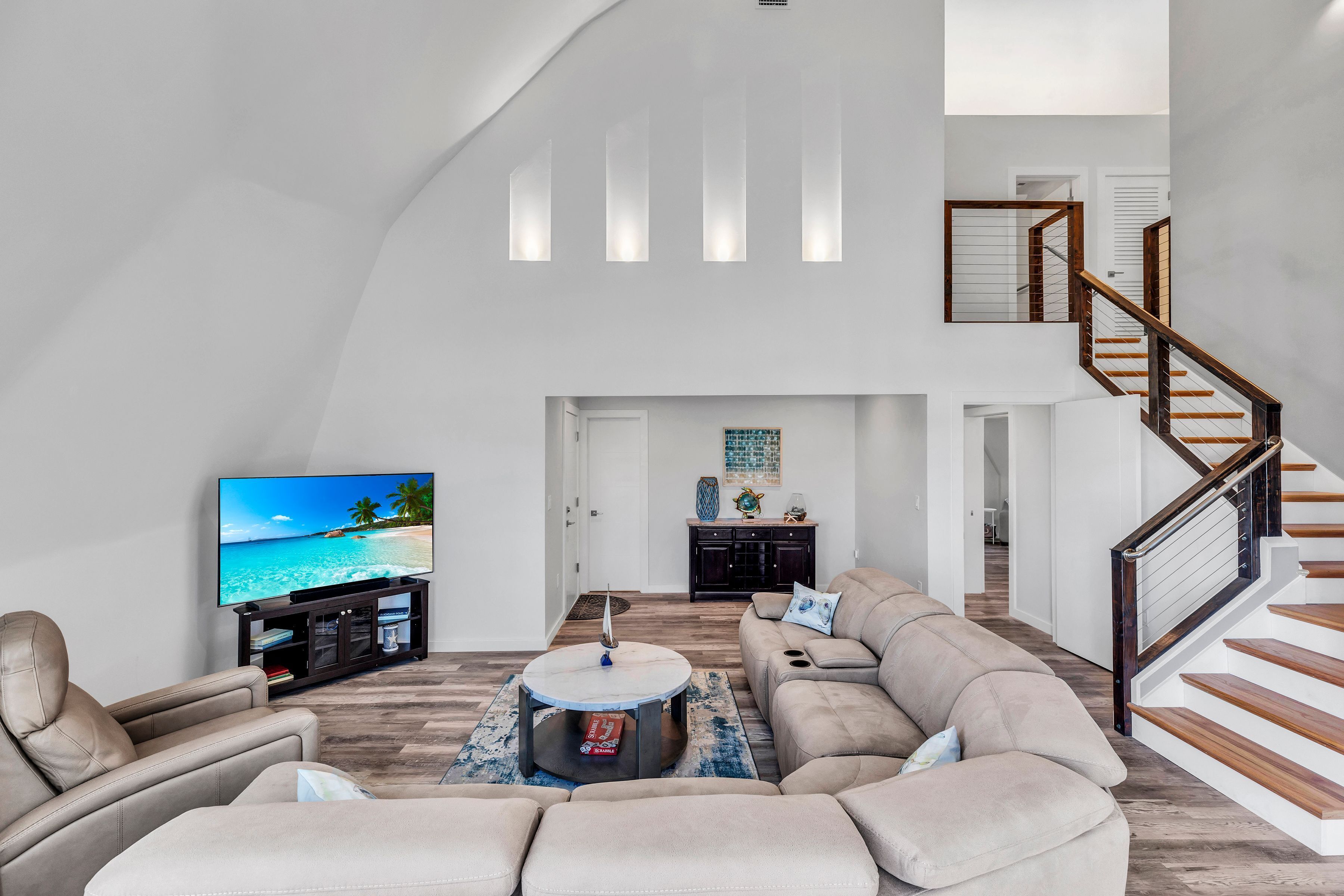 Televisor intel·ligent i llibres 