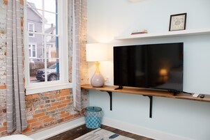 Standard Double Room, Ensuite | Individually decorated, individually furnished, desk, laptop workspace