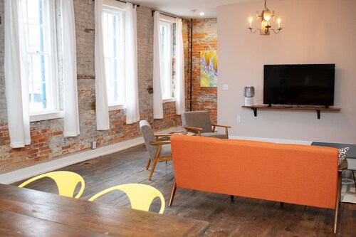 Bischoff Inn - Former 1870 Furniture Factory Now 5 Room Boutique Hotel