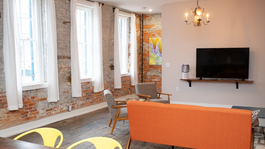 Bischoff Inn - Former 1870 Furniture Factory Now 5 Room Boutique Hotel