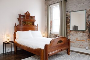 Suite, Ensuite, Courtyard View