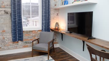1 bedroom, individually decorated, individually furnished, desk