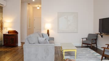 Suite, Ensuite, Courtyard View | Lounge