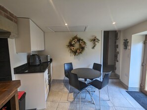 Dining - Cozy Cottage Close to Haworth Sleeps 2 with Garden (Haworth)