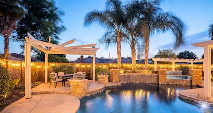Hot Tub & Pool with 5 Cozy Bedrooms
