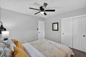5 bedrooms, desk, iron/ironing board, travel cot