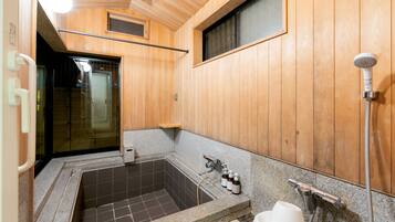 Design Villa | Deep soaking bathtub