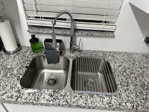 Micro-ondes, four, plaque de cuisson, lave-vaisselle