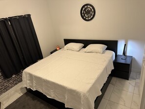 2 bedrooms, in-room safe, iron/ironing board, WiFi - Close To Airport, Miami & Wynwood New Modern Home! (Miami)