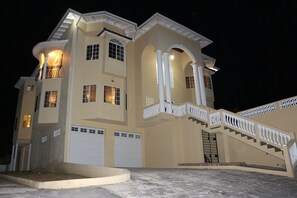 Front of property - Villa Nilaja (Montego Bay)
