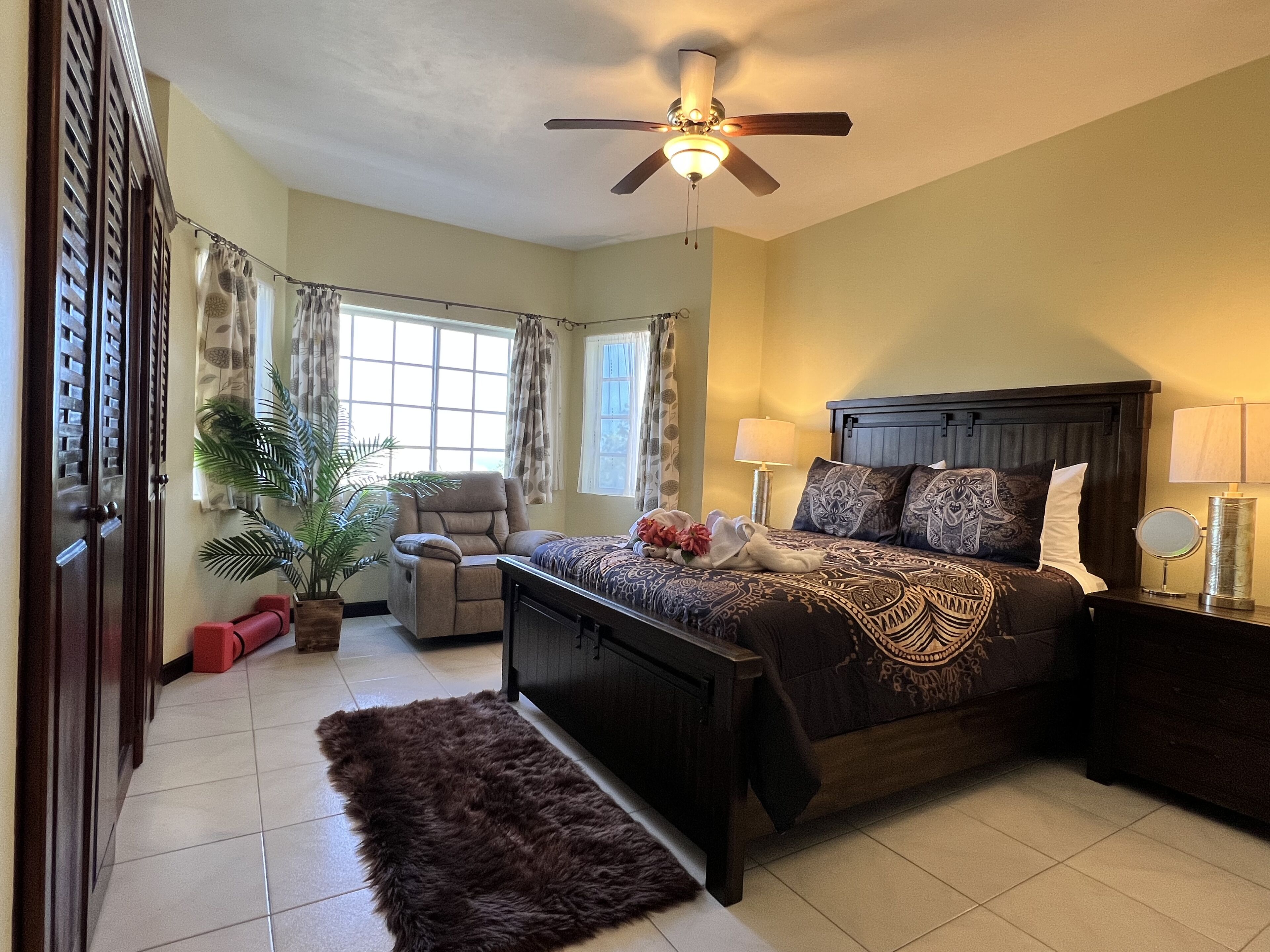 Signature Room, 1 Queen Bed | Egyptian cotton sheets, premium bedding, down comforters, pillowtop beds