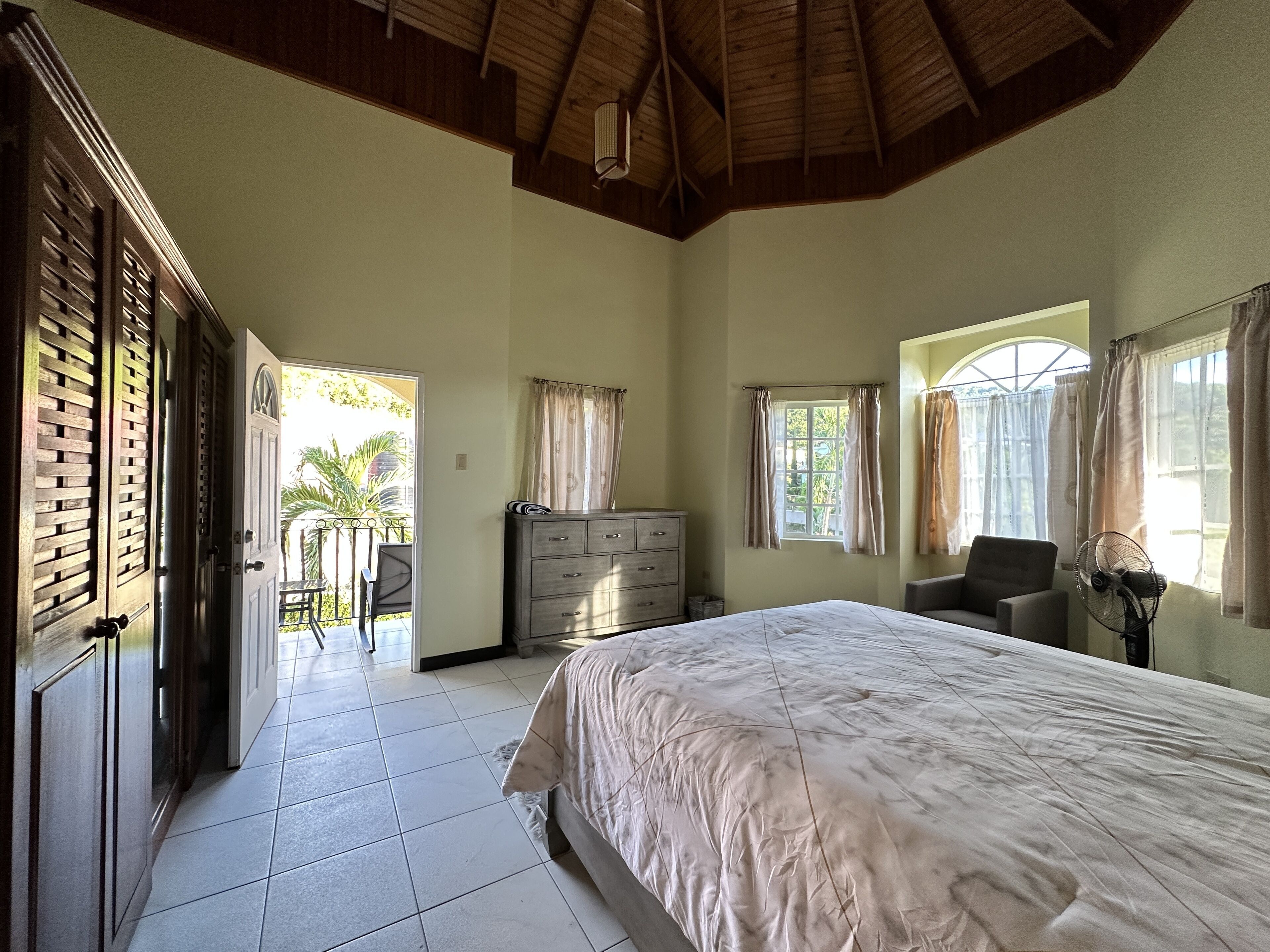 Egyptian cotton sheets, premium bedding, down duvets, pillow-top beds