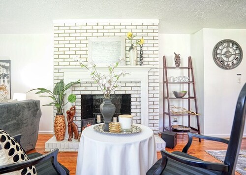 Beautiful 2 bdrms 2.5 bthrms Covington cottages.