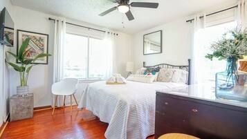 2 bedrooms, iron/ironing board, WiFi