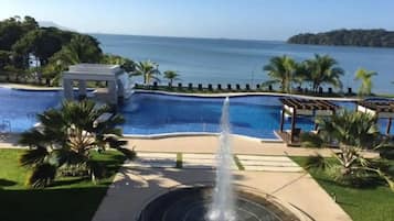 Piscine extérieure, piscine chauffée