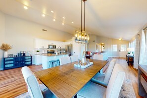 Dining - Power Ranch home with private pool, outdoor areas & a park across the street (Gilbert)