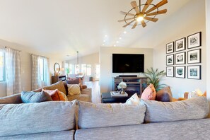 TV, books - Power Ranch home with private pool, outdoor areas & a park across the street (Gilbert)