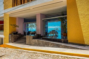 Exterior - Stunning 7th-floor condo with outdoor pool, hot tub & bay views (Puerto Vallarta)