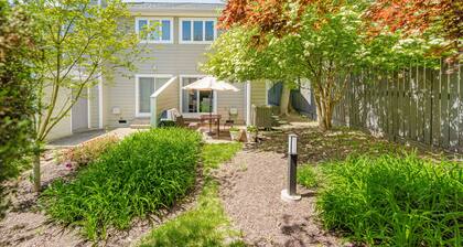 Lovely dog-friendly Scarborough Village home with spiral staircase, patio & W/D