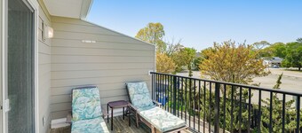 Lovely dog-friendly Scarborough Village home with spiral staircase, patio & W/D