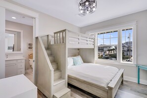 2 bedrooms, iron/ironing board, Internet, bed sheets