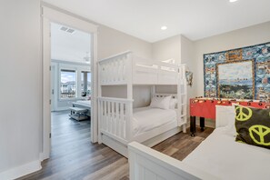 2 bedrooms, iron/ironing board, Internet, bed sheets