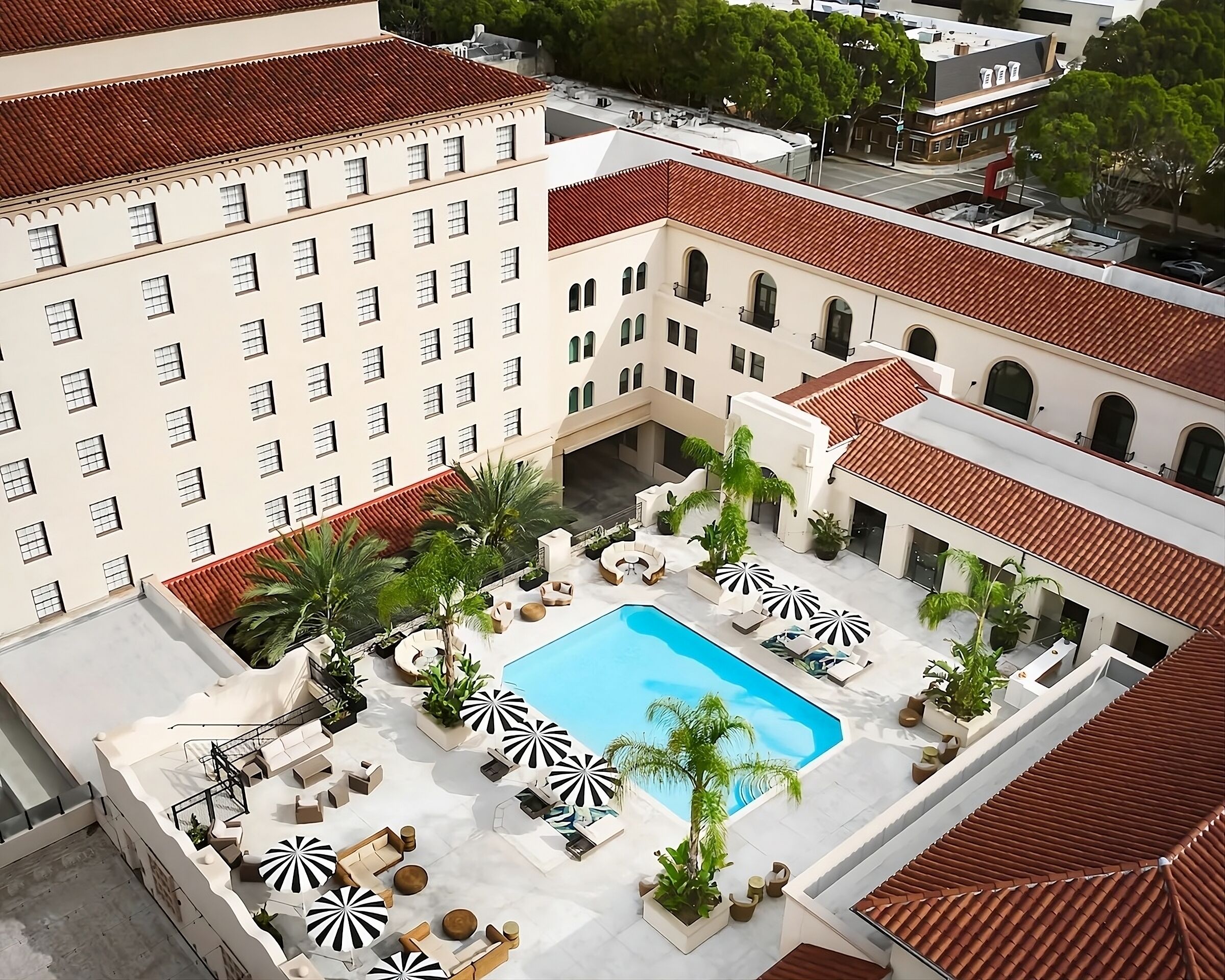 Stunning Unit Near Pasadena Convention Center! Pool, Pet- Friendly!