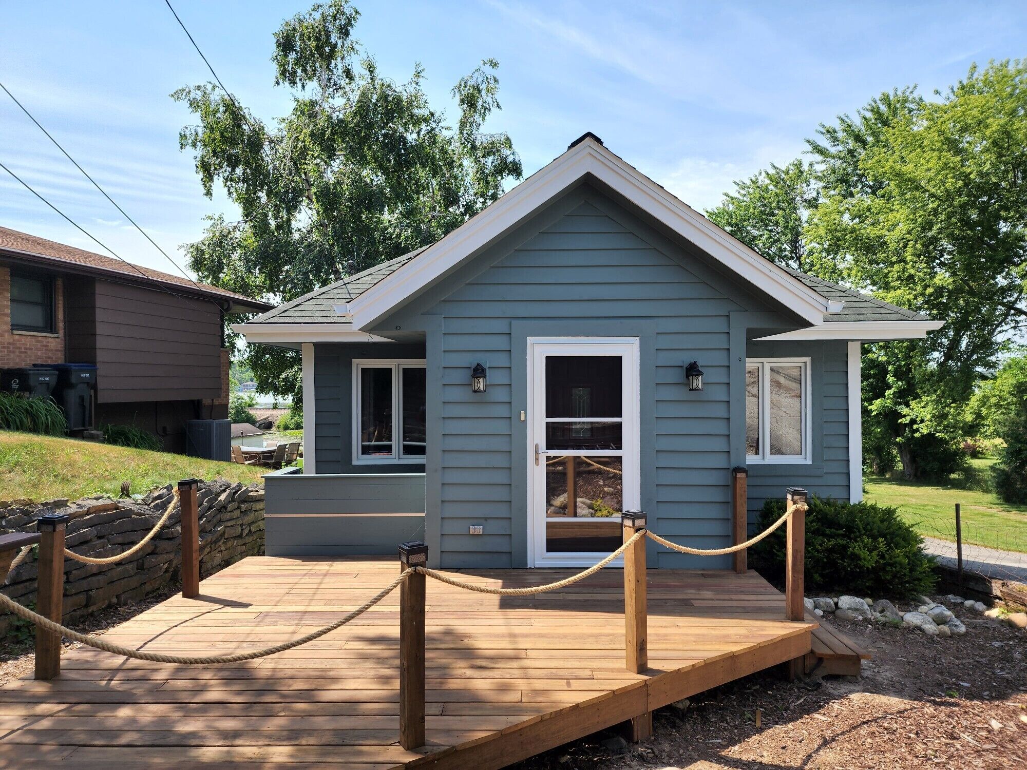 4 minutes walk to beach from this charming home with a lake view!