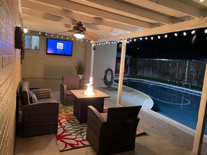 Outdoor pool - Comfortable and fun! Pool, game room, outdoor living spaces, great location ++++ (Phoenix)