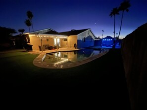 Outdoor pool - Comfortable and fun! Pool, game room, outdoor living spaces, great location ++++ (Phoenix)