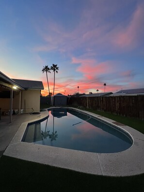 Outdoor pool - Comfortable and fun! Pool, game room, outdoor living spaces, great location ++++ (Phoenix)
