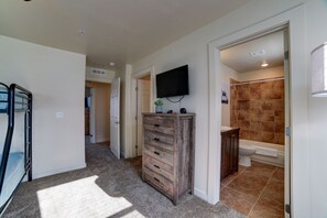 2 Schlafzimmer, Bügeleisen/Bügelbrett, Reisekinderbett, kostenloses WLAN