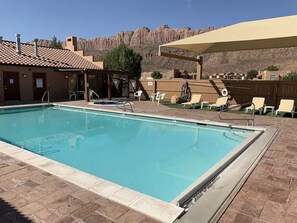 Piscine extérieure, piscine chauffée