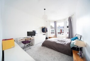 1 bedroom, desk, iron/ironing board, WiFi