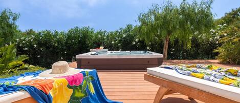 Bain à remous extérieur