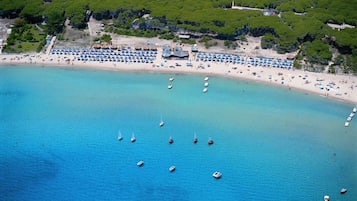 Una spiaggia nelle vicinanze