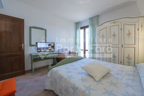 2 Schlafzimmer, Bügeleisen/Bügelbrett