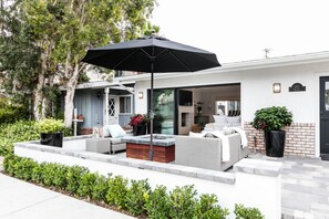 Terrace/patio - Cozy 3 Bedroom, 2 bath in CDM Village. Walk to all beaches and local restaurants (Newport Beach)